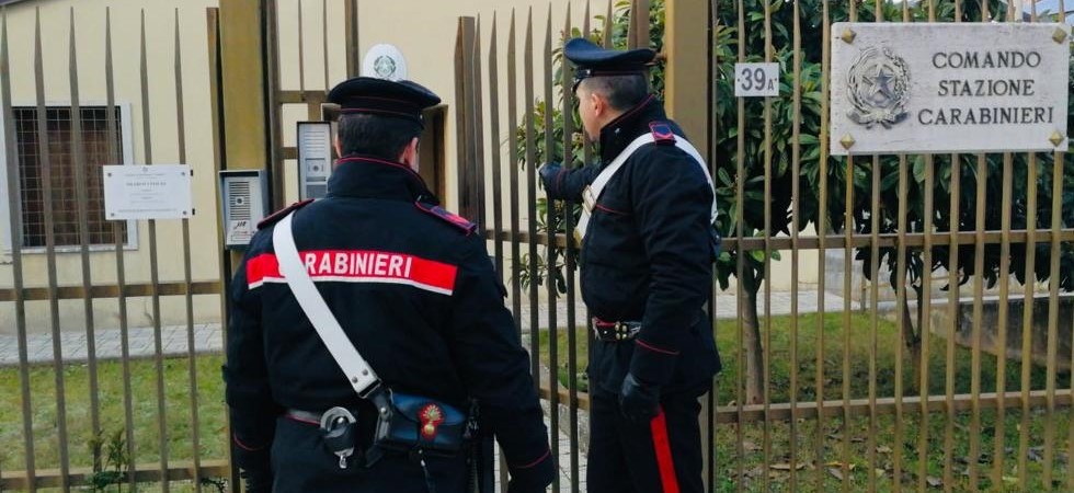 Si fingono tecnici dell’antiriciclaggio e si fanno consegnare 7.000 euro: truffato un tabaccaio